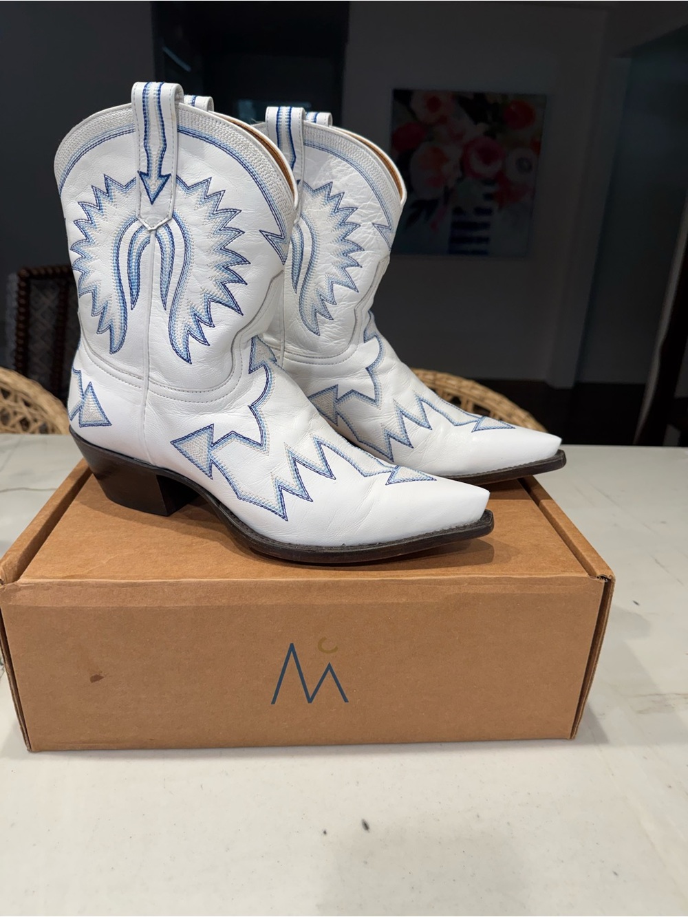 MIRÒN Maggie White Women's Western Ankle Boots - Picture 6 of 9